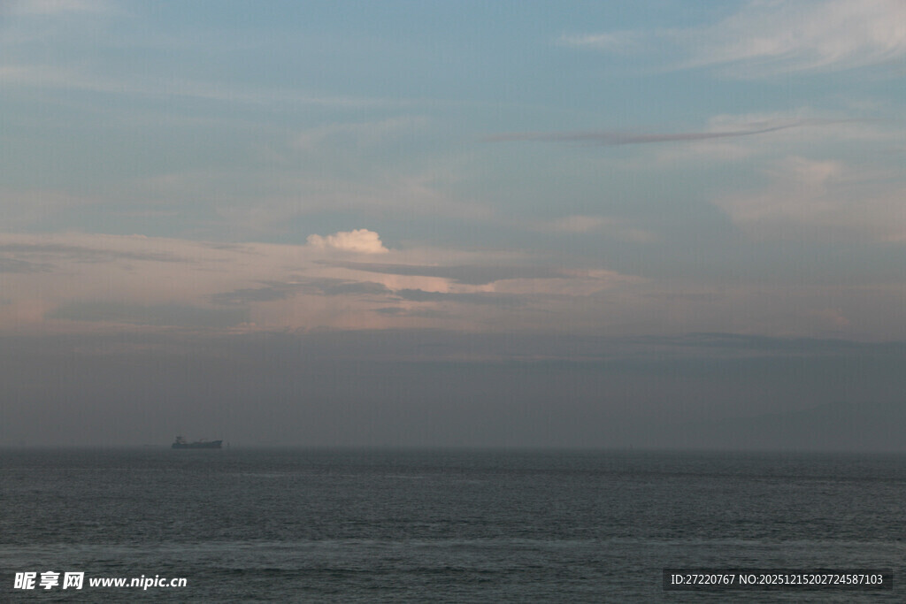 海上日落时分的宁静景象 鼓浪屿