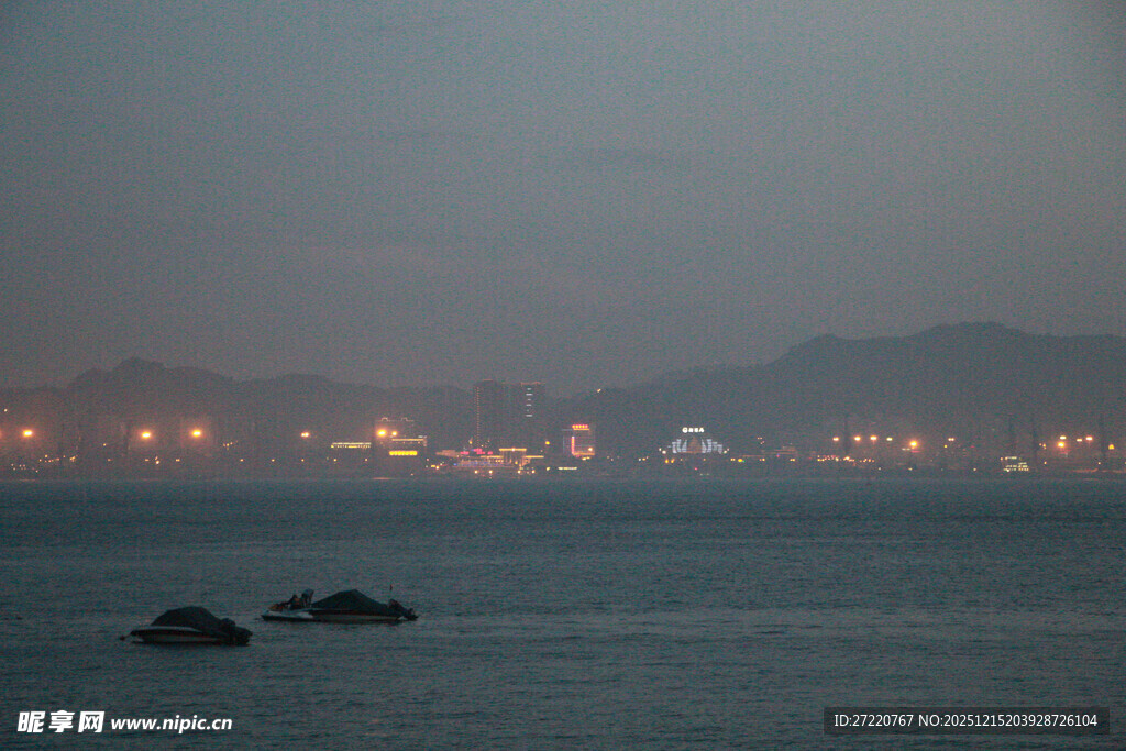 夜幕下的海边城市灯火 厦门