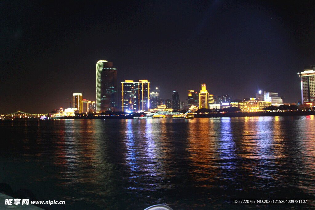 城市璀璨夜景 水面倒影 厦门