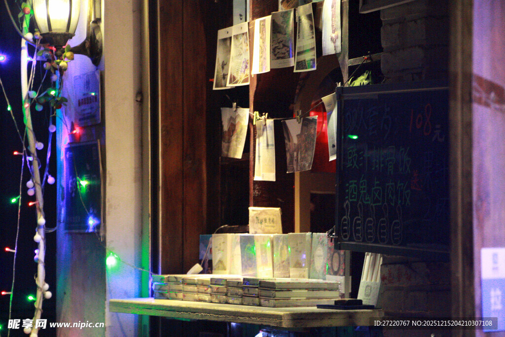 温馨书店一角的静谧时光 鼓浪屿