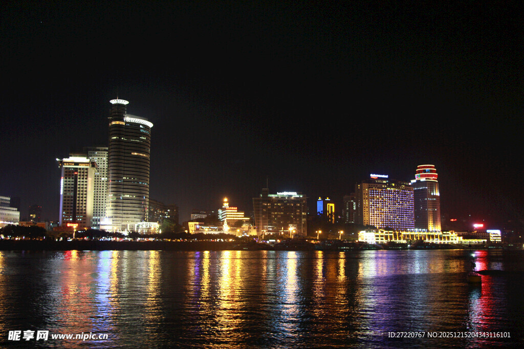 城市璀璨夜景倒映水面 厦门