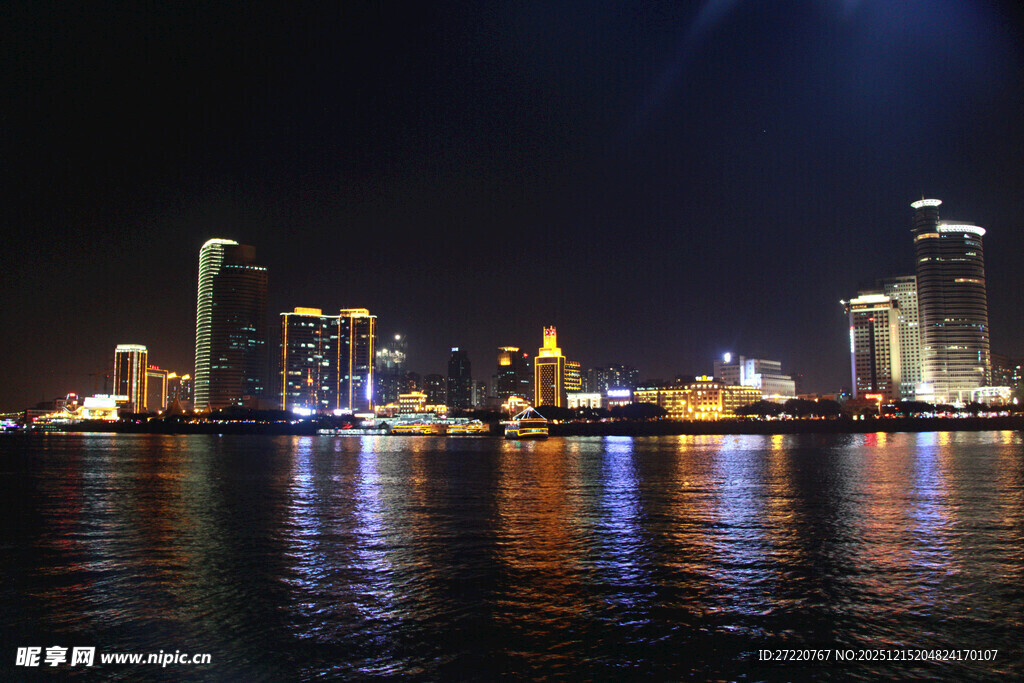 厦门璀璨夜景 水面倒影