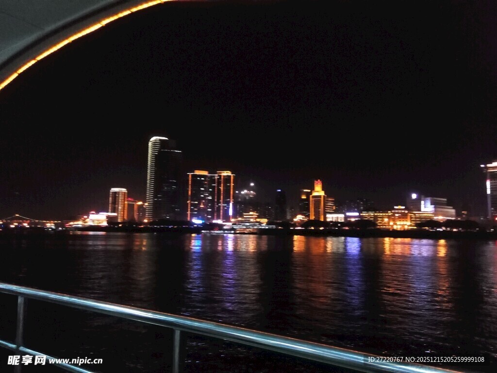 厦门城市夜景水面灯光倒影