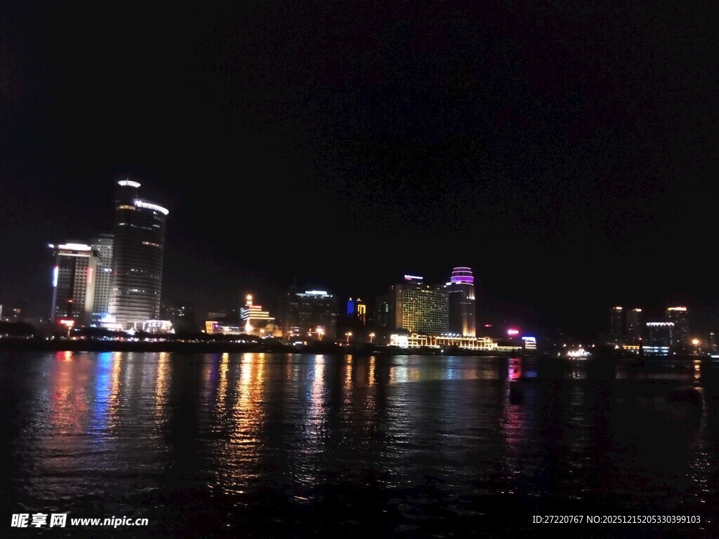 厦门城市夜景灯光璀璨 