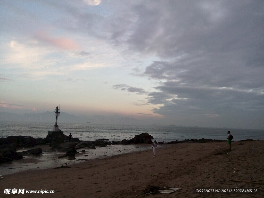 厦门鼓浪屿黄昏下的静谧海滩