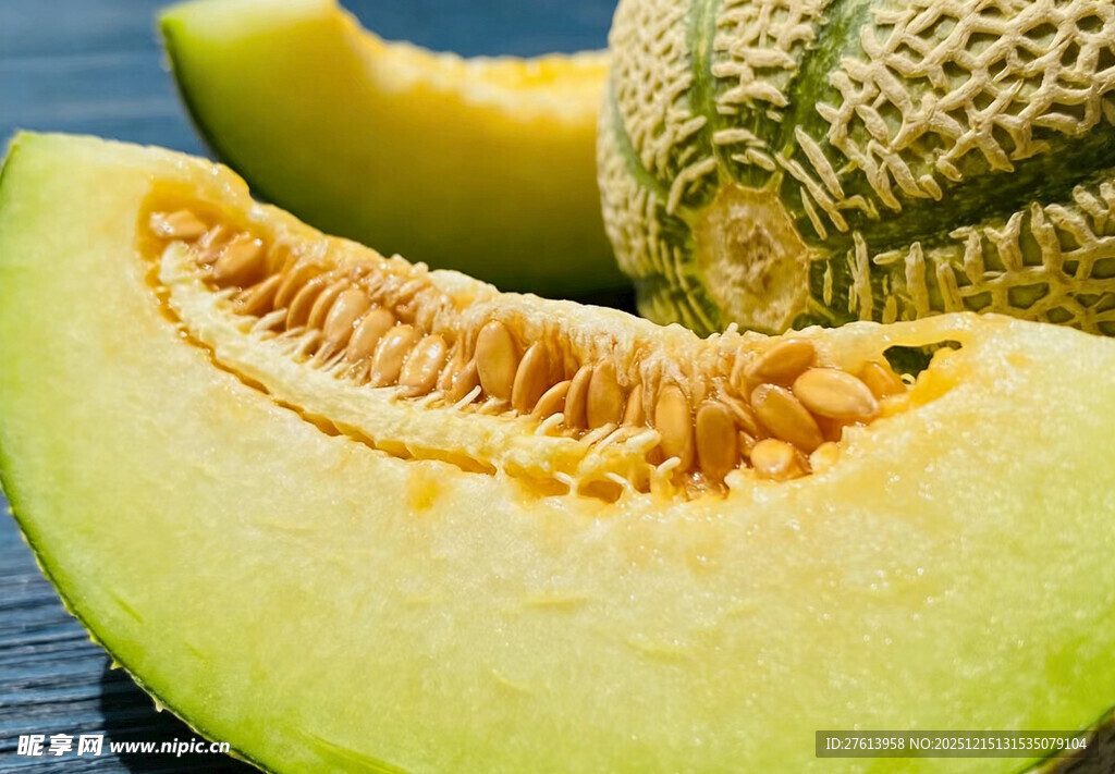 切开的哈密瓜