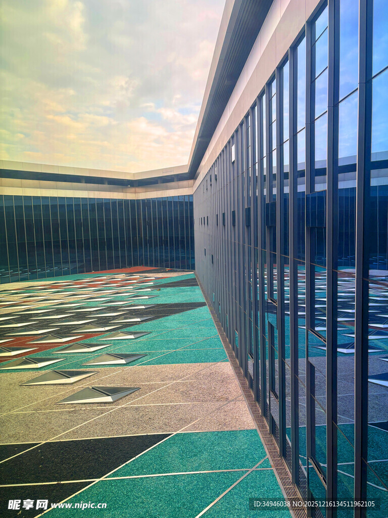 现代建筑玻璃幕墙外观