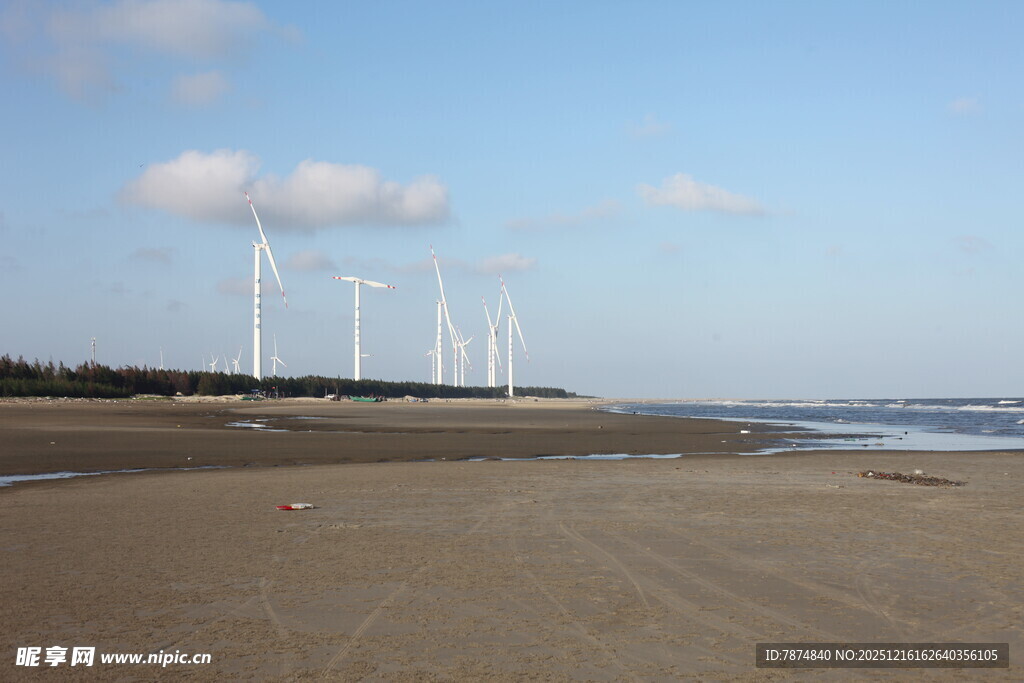 海边风力发电机组景观