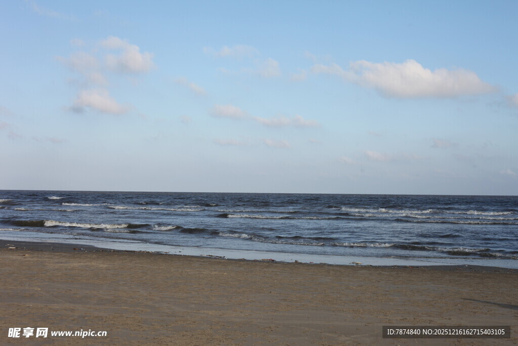 宁静海滩 蓝天碧海沙滩