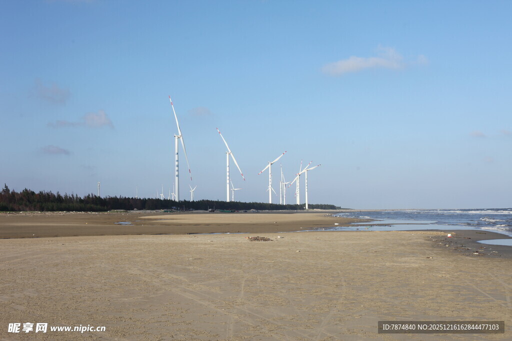 海边风力发电场美丽景致