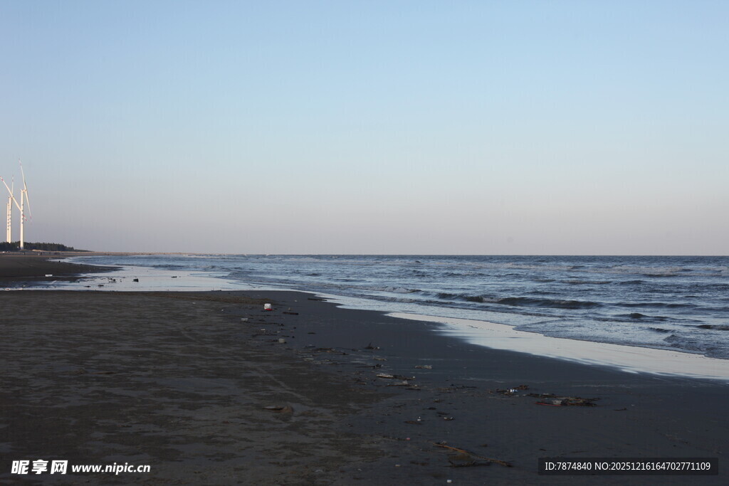 宁静海滩 海浪轻拍岸边