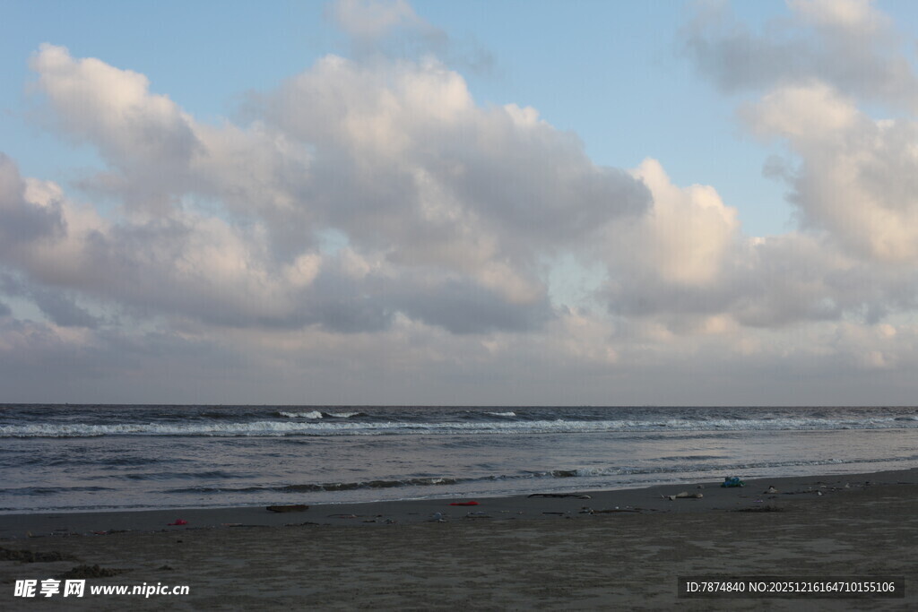 海边日落时分的美丽景致