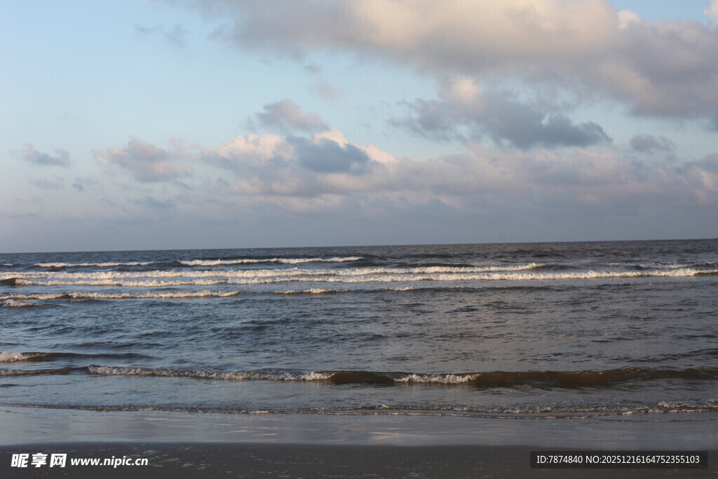 海边日落时分的壮阔海景