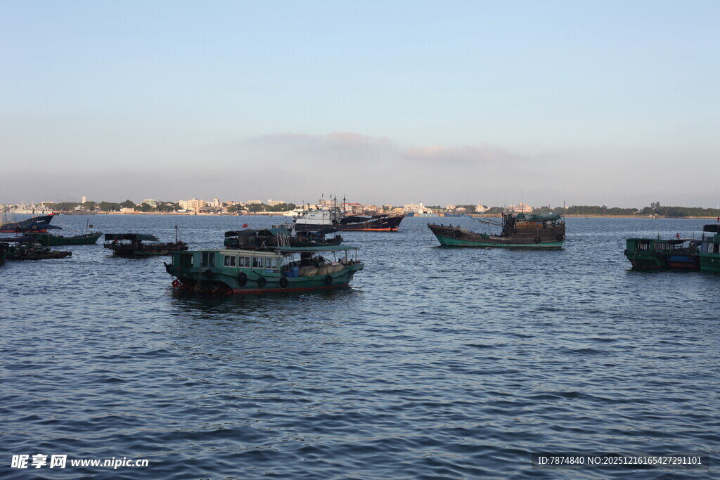 海上渔船群 宁静的景象