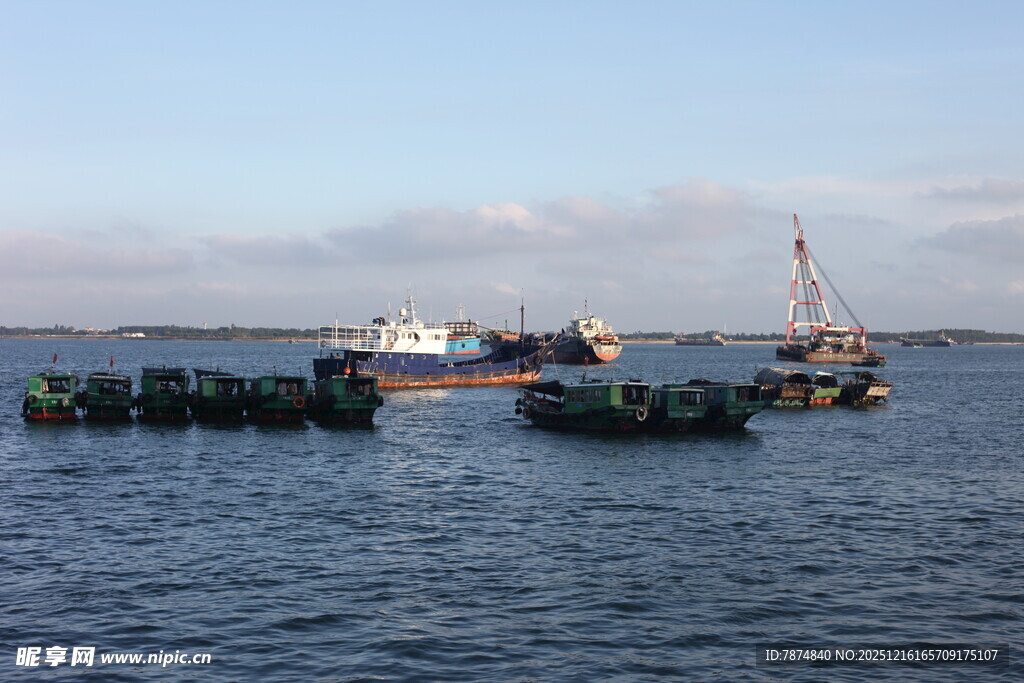 海上作业场景中的船只设备