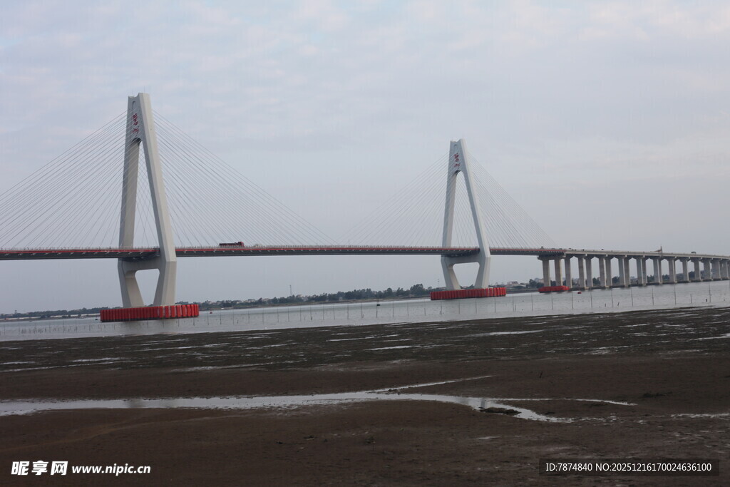 宏伟跨海大桥远景
