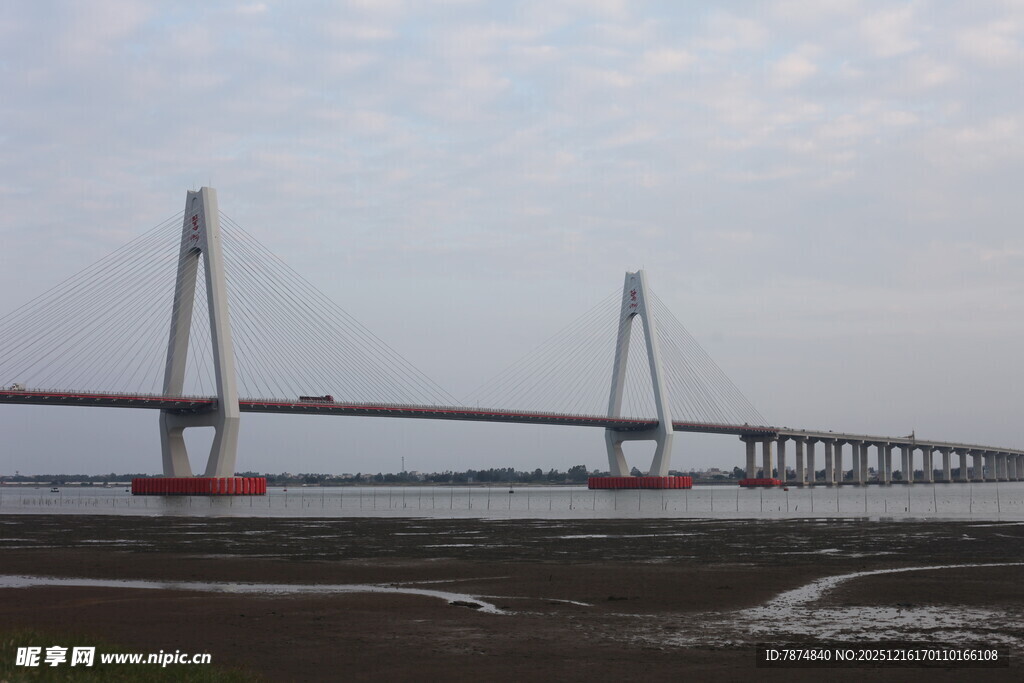 宏伟壮观的跨海大桥