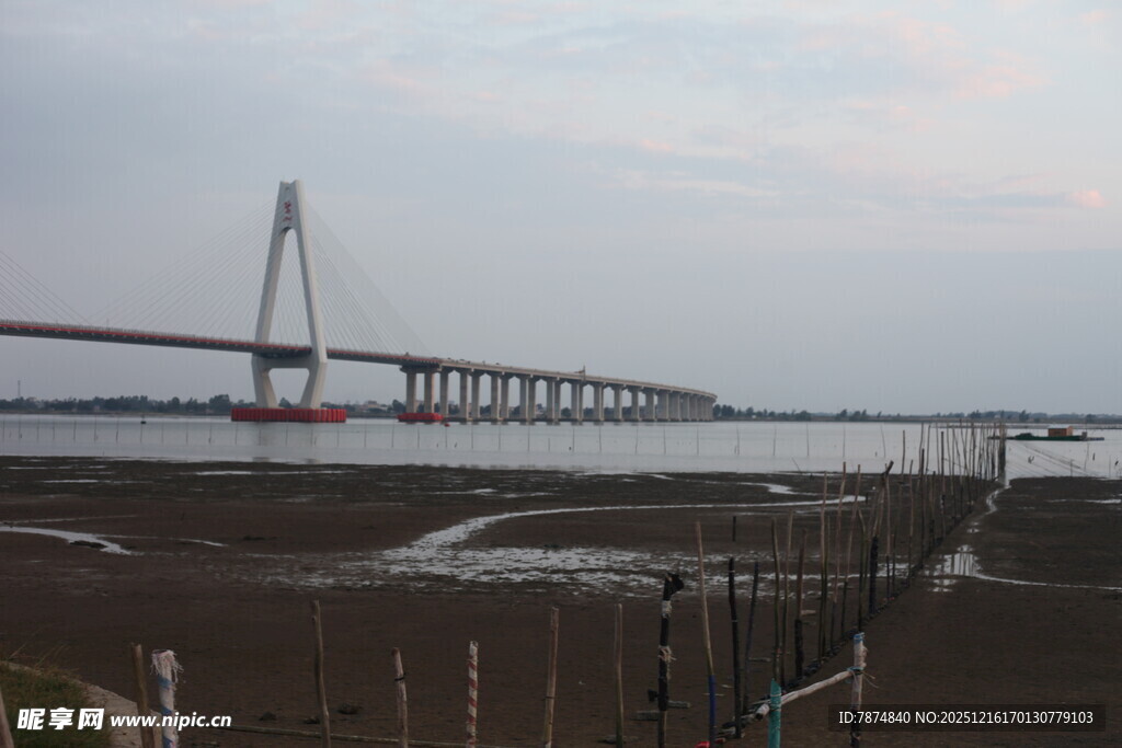 黄昏下的跨海大桥景观