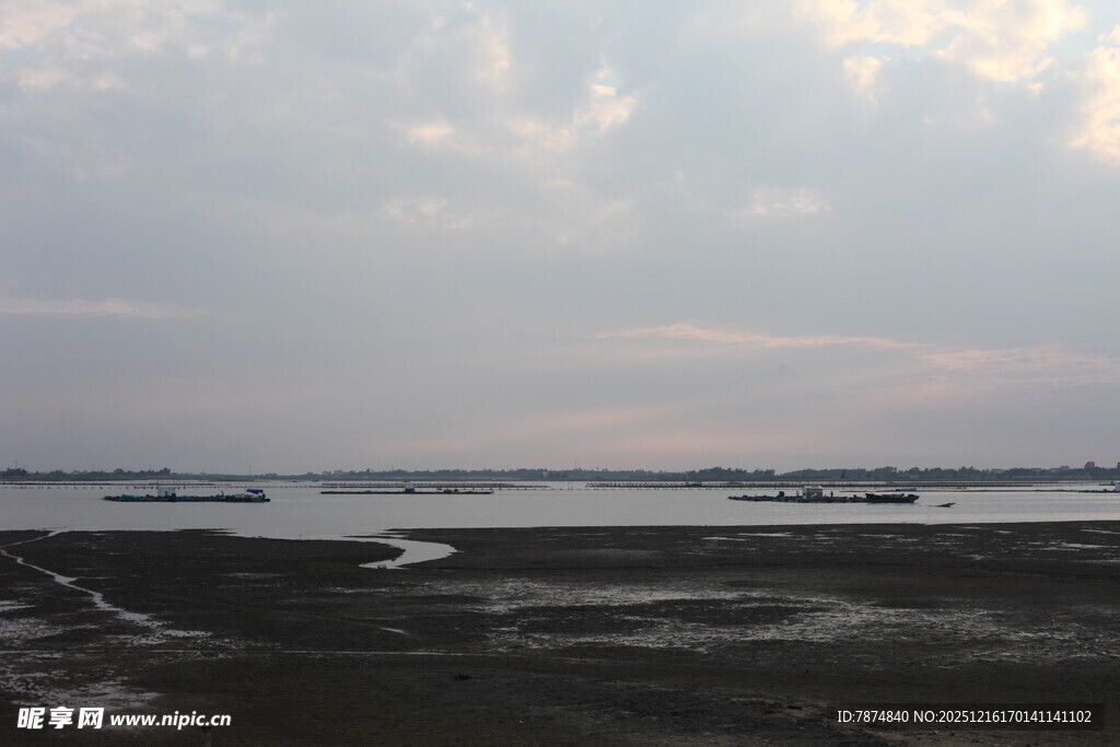 海边滩涂 云遮日光景致