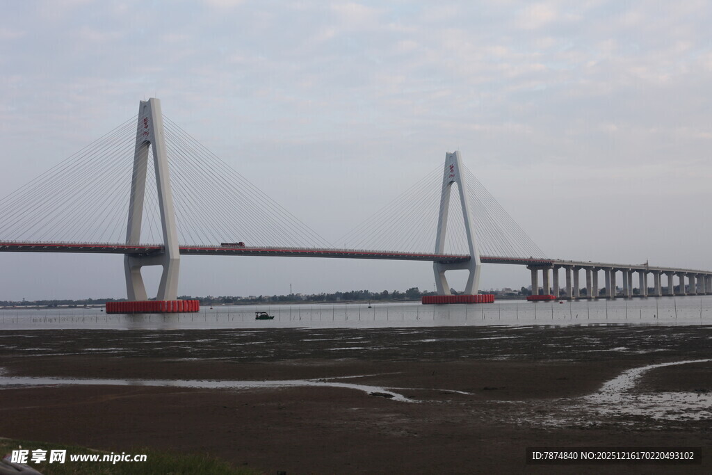 宏伟壮观的跨海大桥