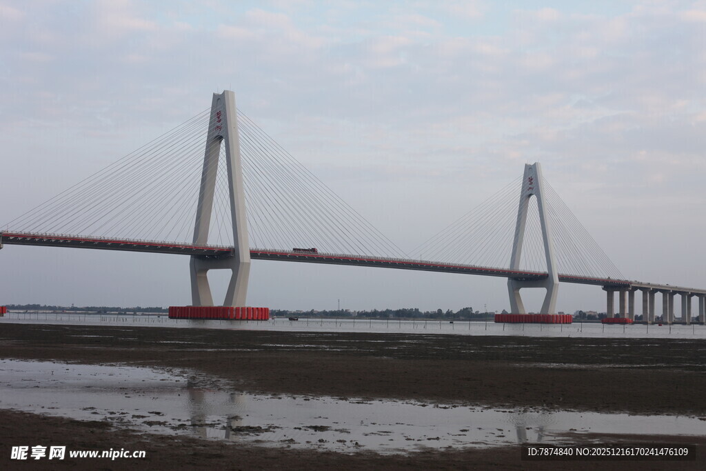 壮观跨海大桥远景