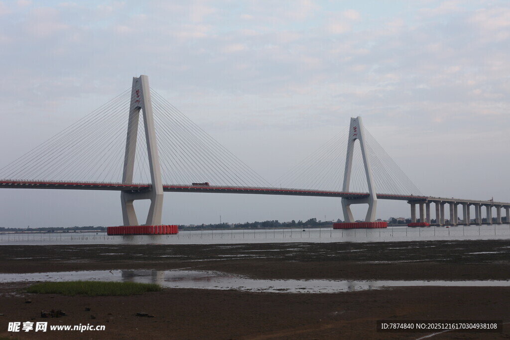 壮观跨海大桥