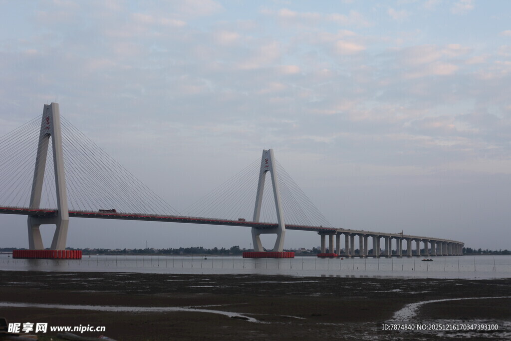 壮观跨海大桥远景