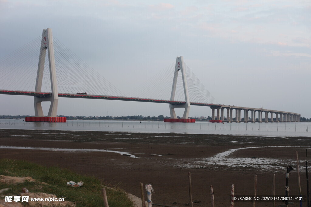 宏伟跨海大桥远景