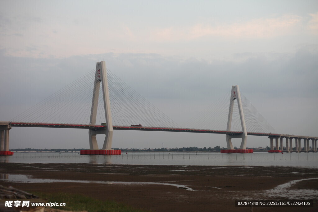 壮观跨海大桥远景