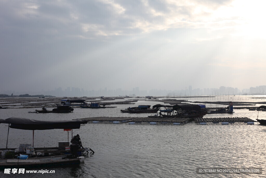 海上渔村景象