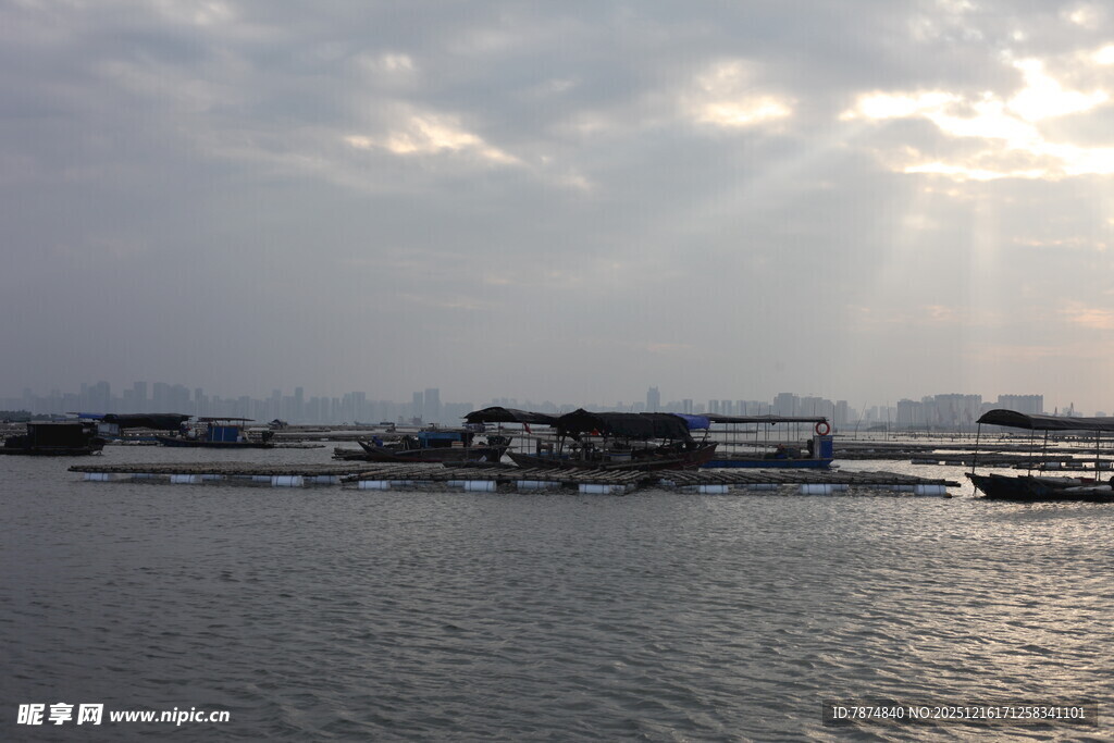 海上码头迎晨曦