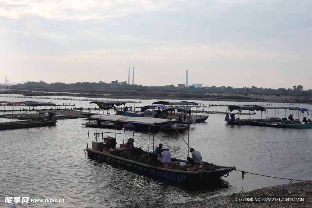 水上码头船只停泊景象