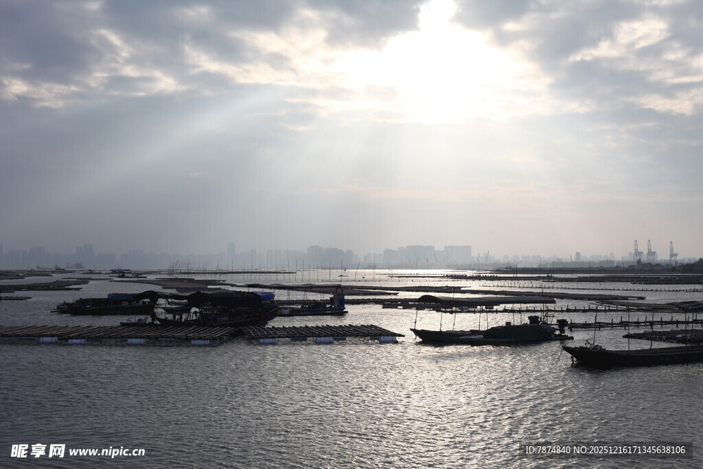 海上渔村日出美景