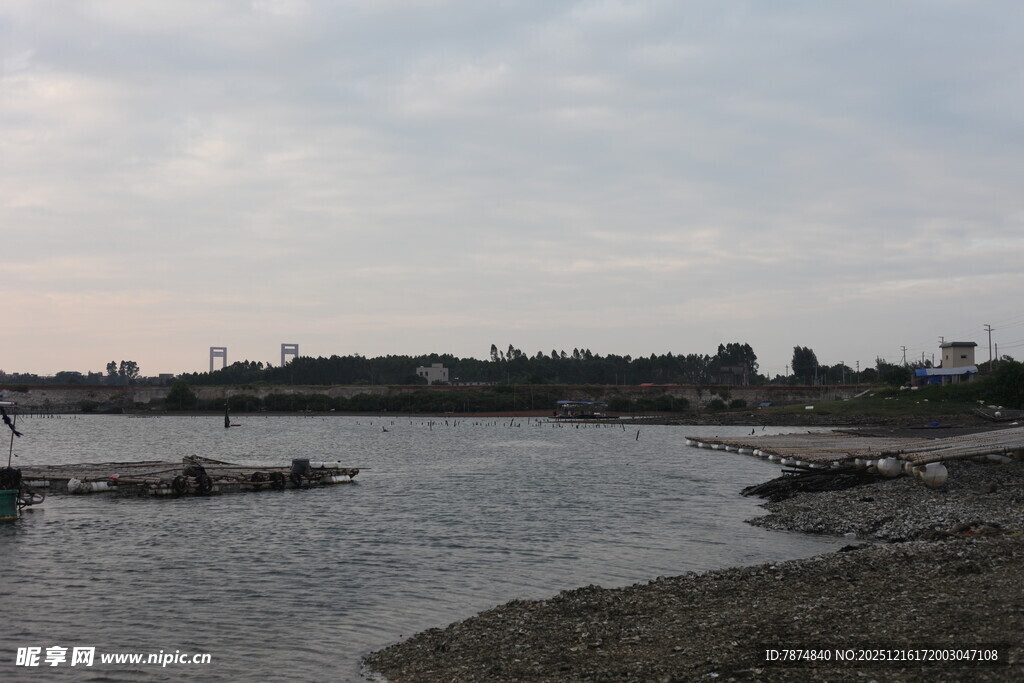河畔风景