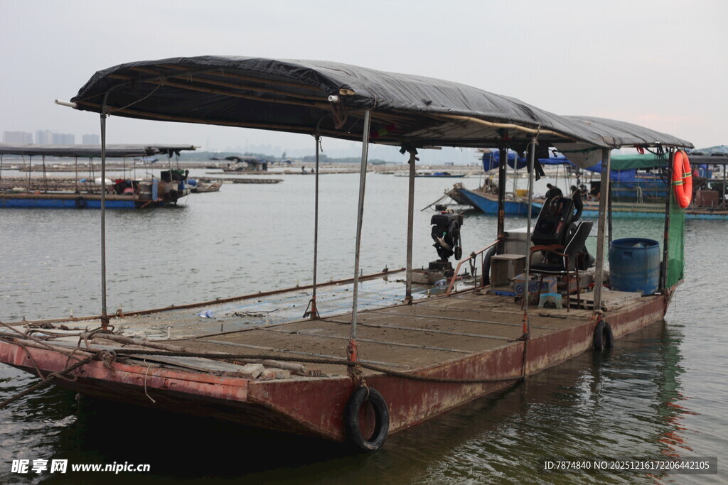 水上渡船乘客休憩场景