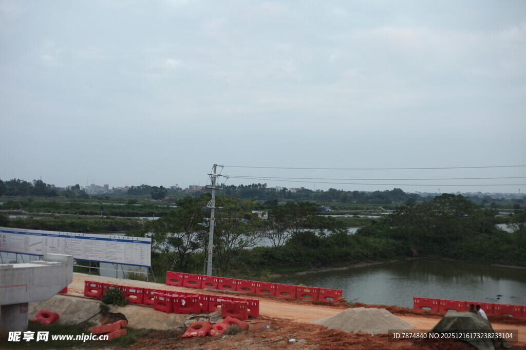 河边施工场景