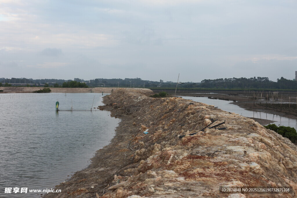 河岸石砌堤坝景观