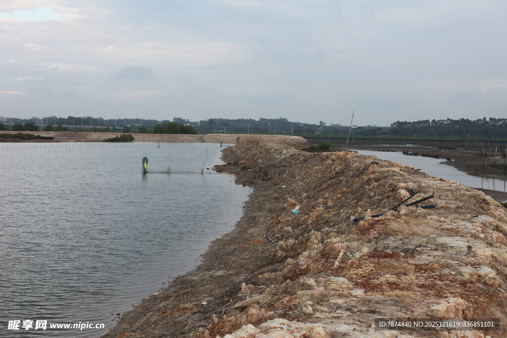 河岸石砌堤坝景观