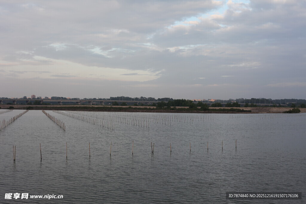 水域上的防护设施景观