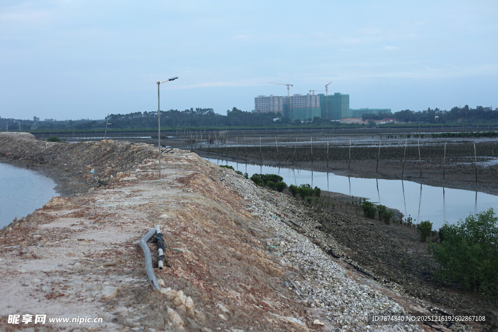 河岸施工场景