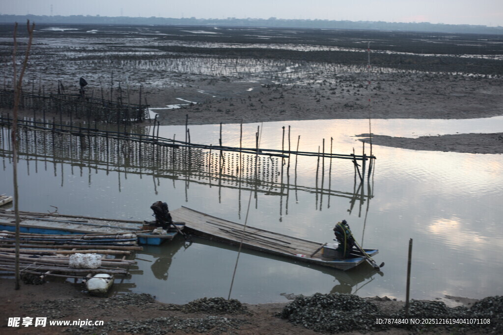 水乡渔民劳作场景