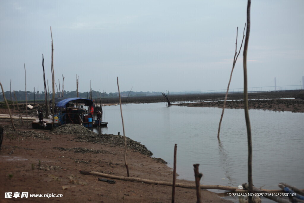 江边简易码头场景
