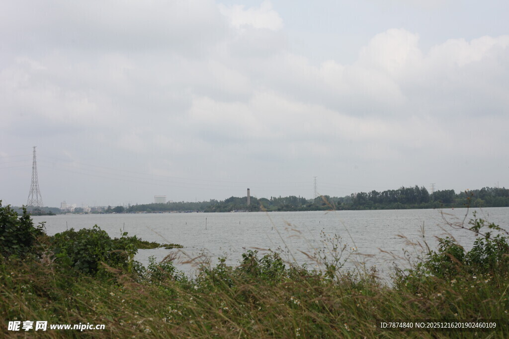 湖畔风光宁静自然景致