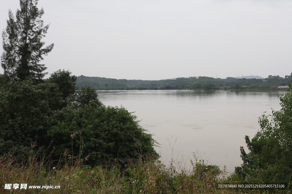 湖畔自然风光景色
