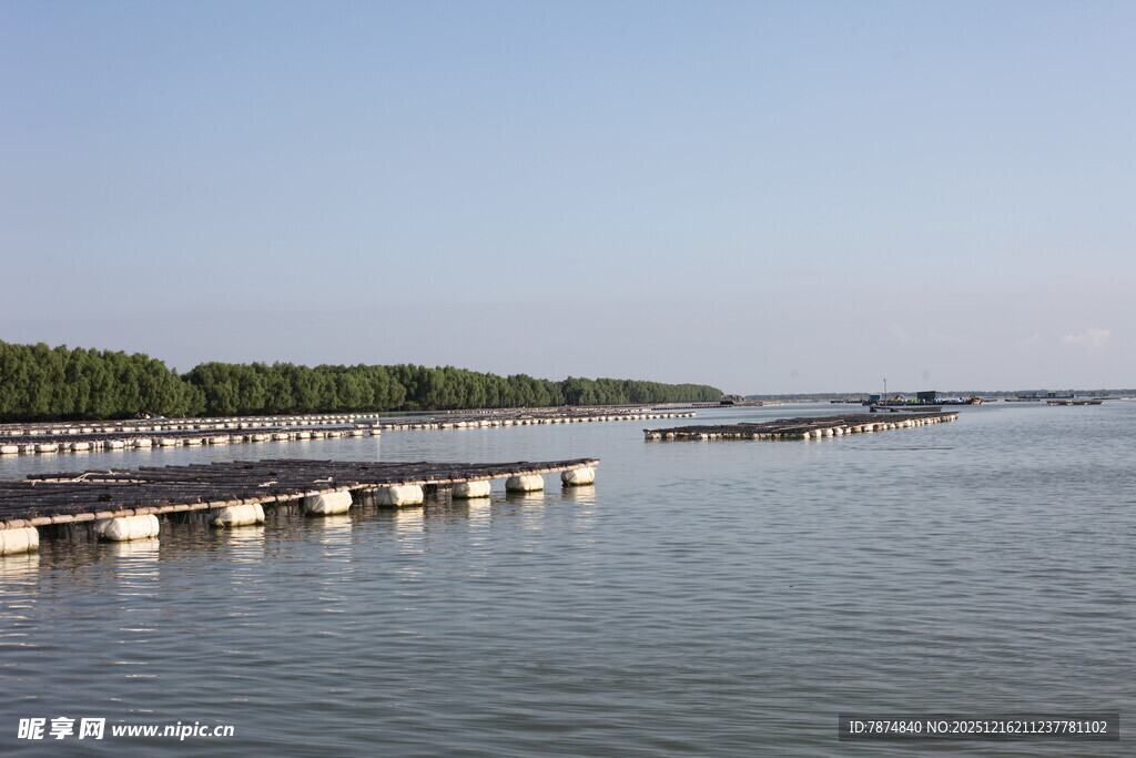 宁静水边栈桥风景