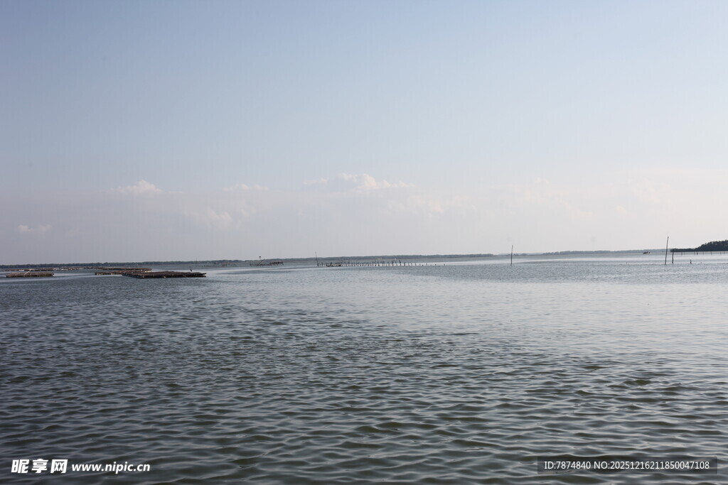 宁静海面开阔的水域风光