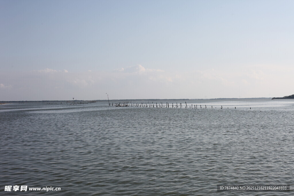 广阔海面与天际线美景