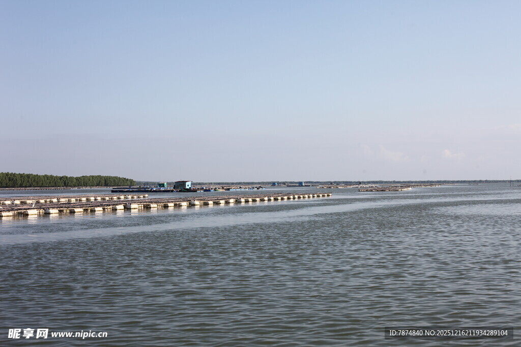 横跨水面壮观景象