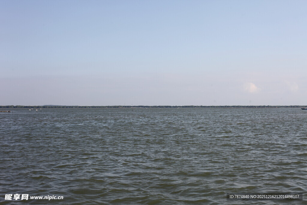 广阔海面与天际线景观