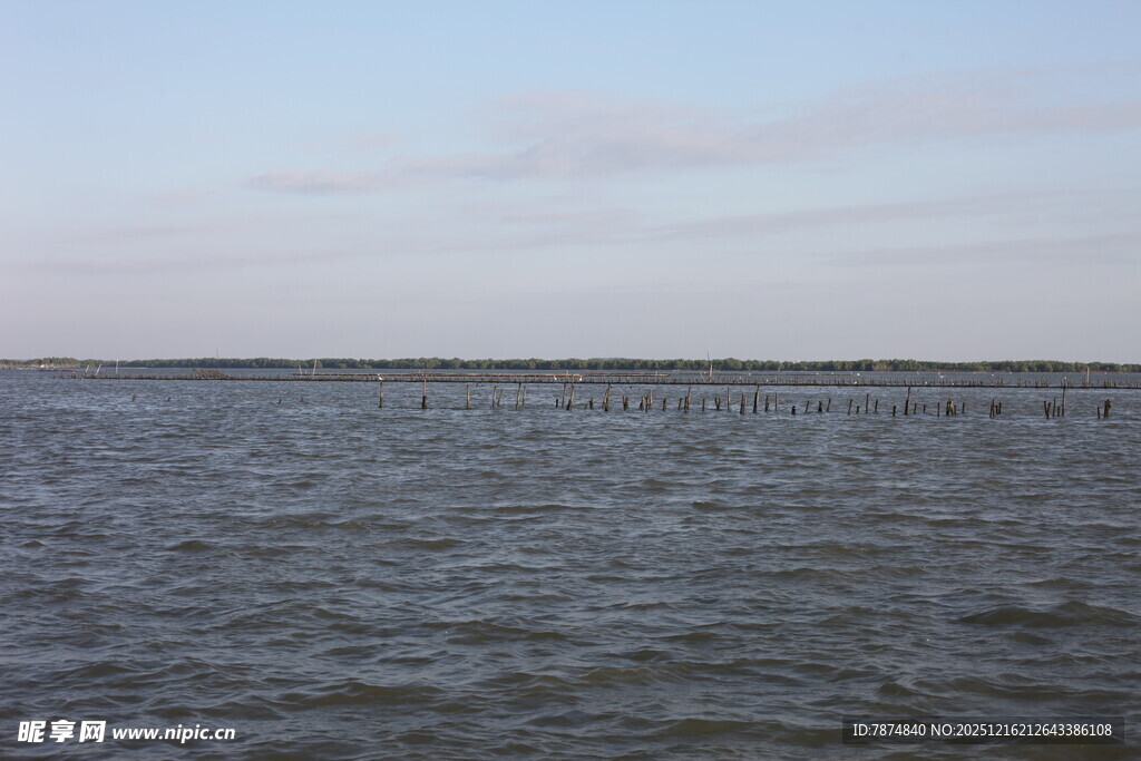 广阔海面的宁静风光